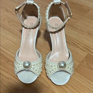 White Pearl-Embellished Women’s elegant bride Heels size 37, NEW -S14